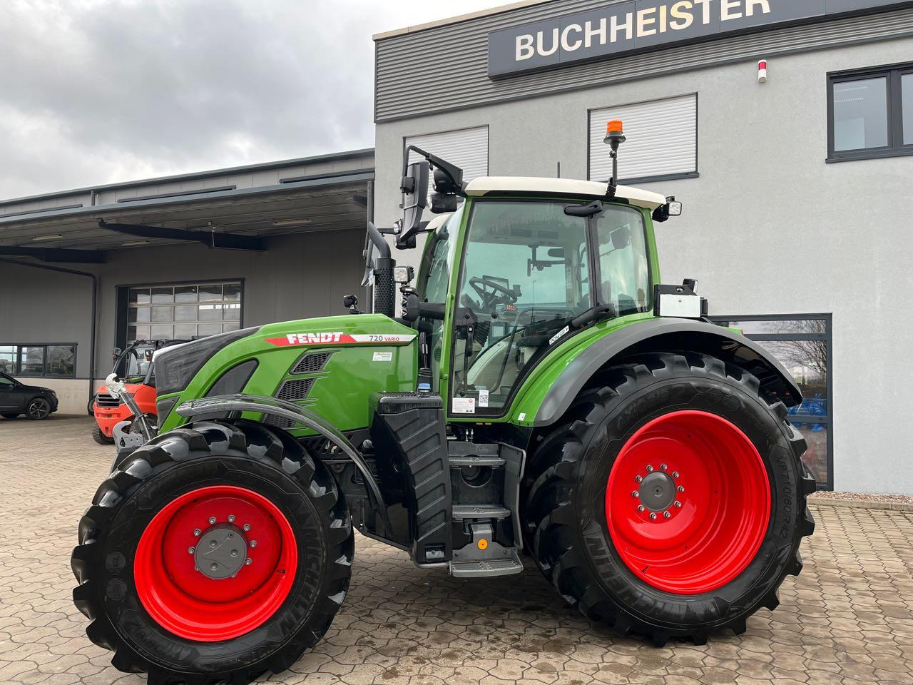 Fendt 720 Vario Gen 6 PowerPlus - Traktor: 1 kép. Fendt 720 Vario Gen 6 PowerPlus - Traktor: 1 kép.