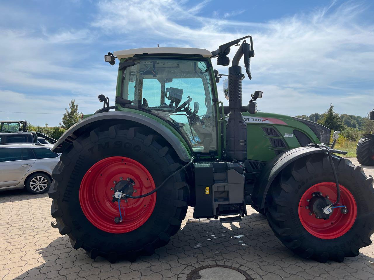 Fendt 720 Vario S4 ProfiPlus - Traktor: 2 kép. Fendt 720 Vario S4 ProfiPlus - Traktor: 2 kép.