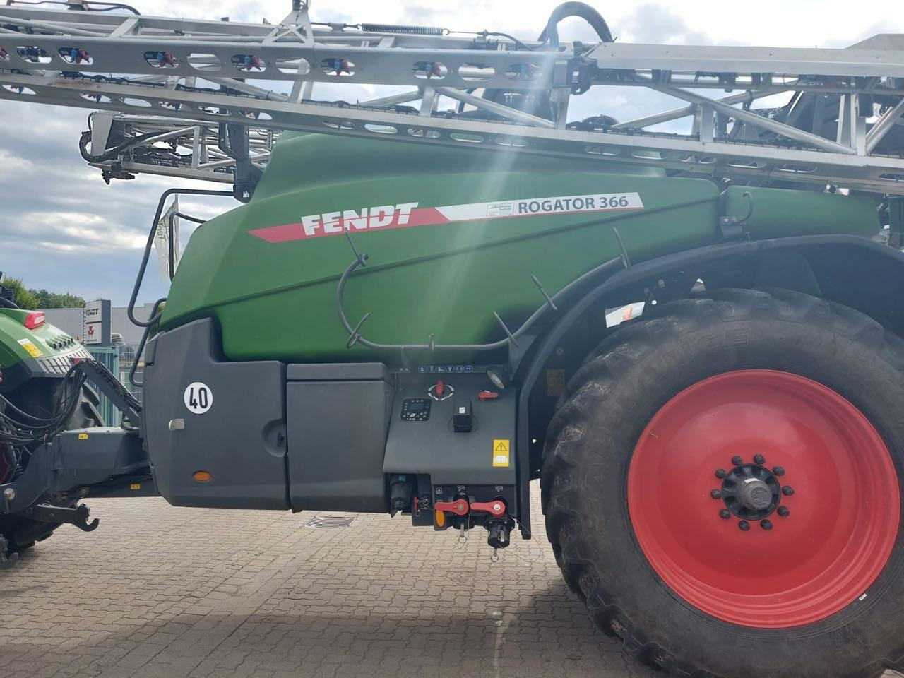 Fendt Rogator 366 - Vontatott permetezők: 4 kép. Fendt Rogator 366 - Vontatott permetezők: 4 kép.