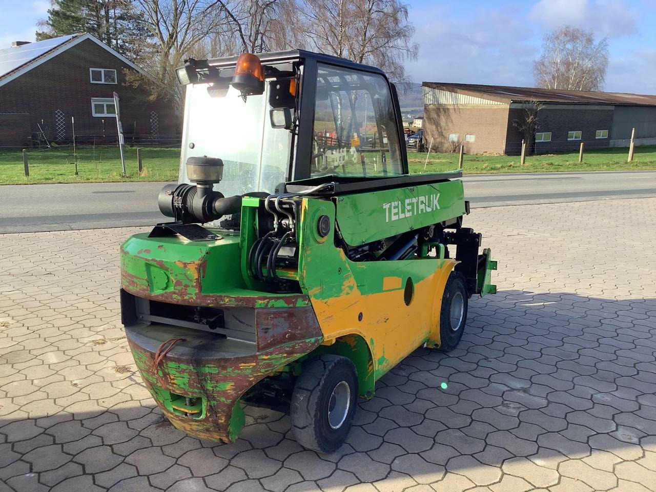 JCB Teletruk TLT 30 D - Teleszkópos rakodó: 3 kép. JCB Teletruk TLT 30 D - Teleszkópos rakodó: 3 kép.