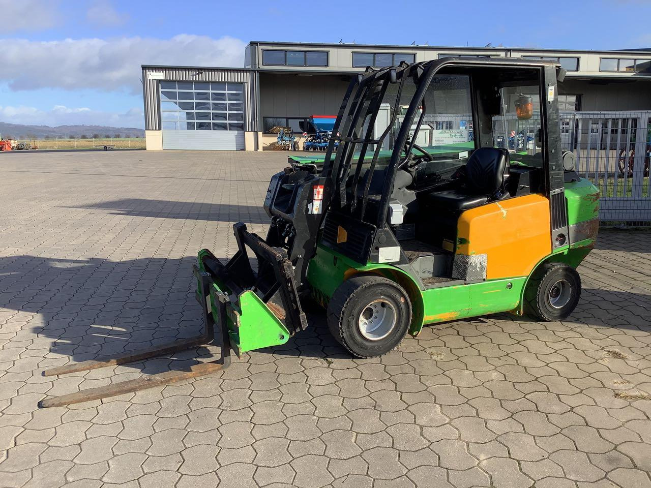 JCB Teletruk TLT 30 D - Teleszkópos rakodó: 2 kép. JCB Teletruk TLT 30 D - Teleszkópos rakodó: 2 kép.