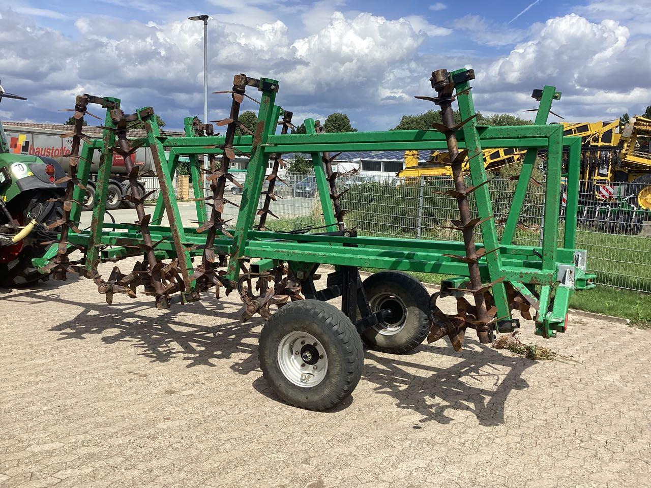 Kronos 4900 - Tárcsás borona: 2 kép. Kronos 4900 - Tárcsás borona: 2 kép.