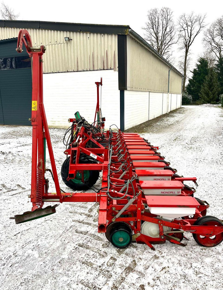 Kverneland Monopill SE - Precíziós vetőgép: 4 kép. Kverneland Monopill SE - Precíziós vetőgép: 4 kép.