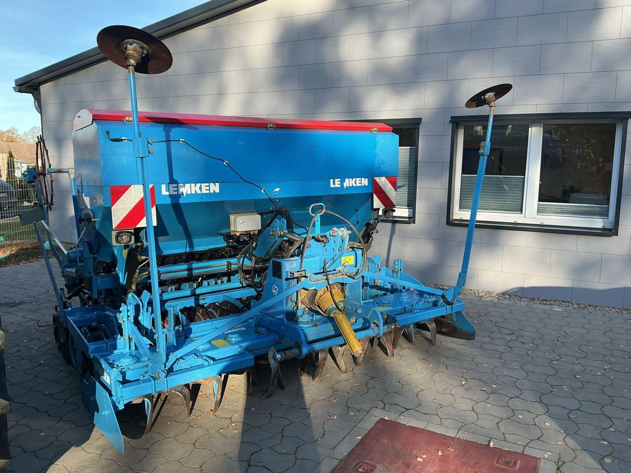 Lemken Saphir 7/300 DS - Kombinált vetőgép: 1 kép. Lemken Saphir 7/300 DS - Kombinált vetőgép: 1 kép.