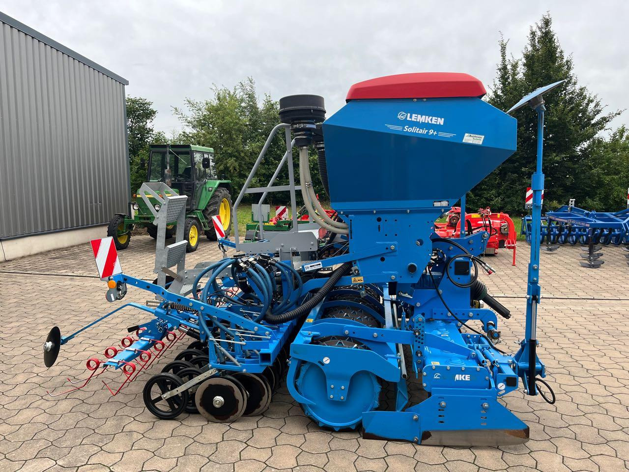 Lemken Zirkon 12 / Solitär 9-300 - Kombinált vetőgép: 3 kép. Lemken Zirkon 12 / Solitär 9-300 - Kombinált vetőgép: 3 kép.