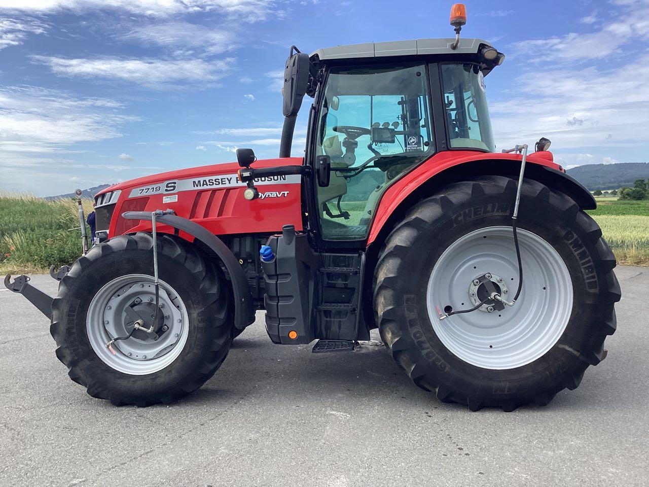 Massey Ferguson 7719 Exclusive Dyna VT - Traktor: 2 kép. Massey Ferguson 7719 Exclusive Dyna VT - Traktor: 2 kép.