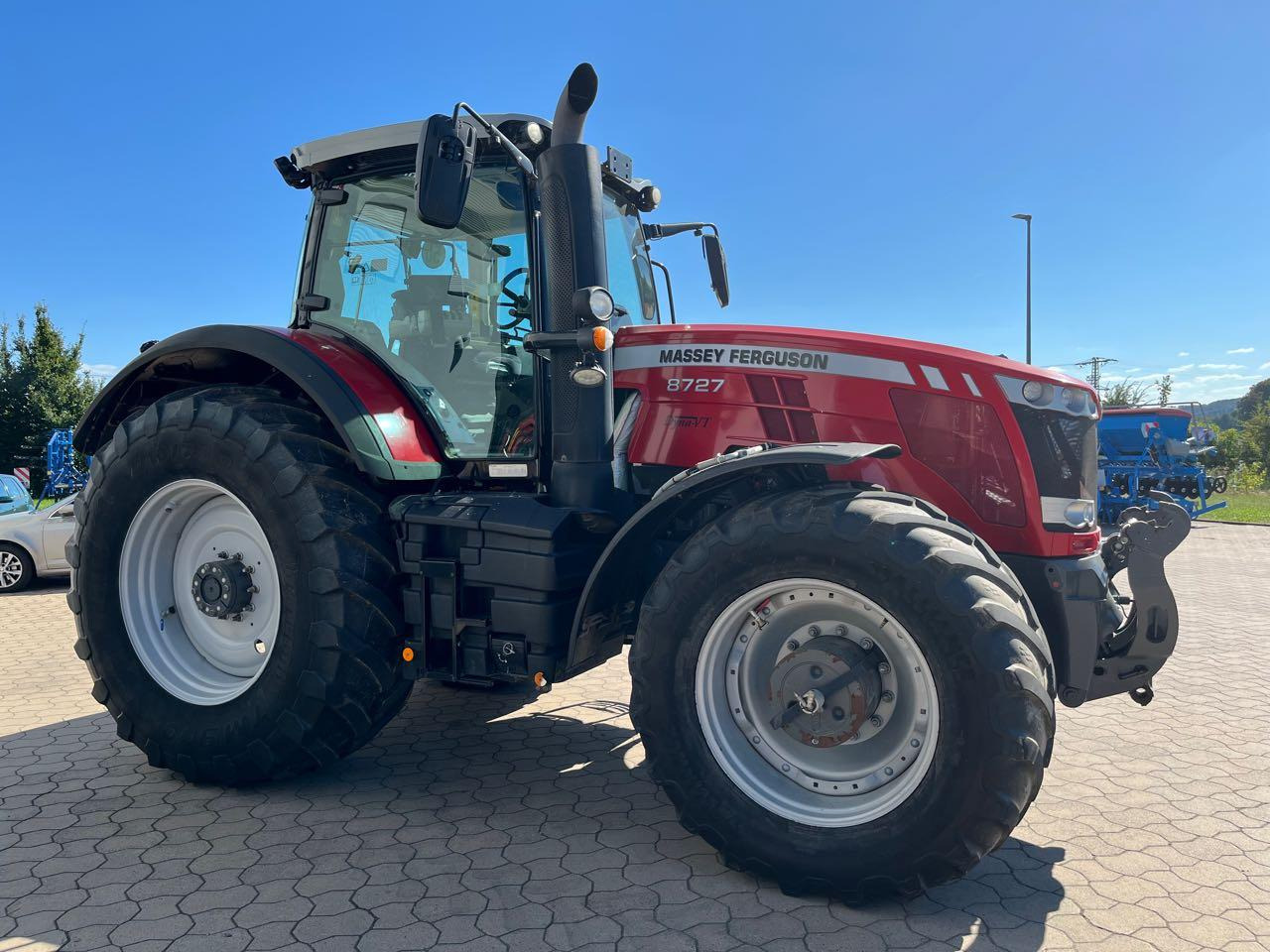 Massey Ferguson 8727 Dyna VT - Traktor: 2 kép. Massey Ferguson 8727 Dyna VT - Traktor: 2 kép.
