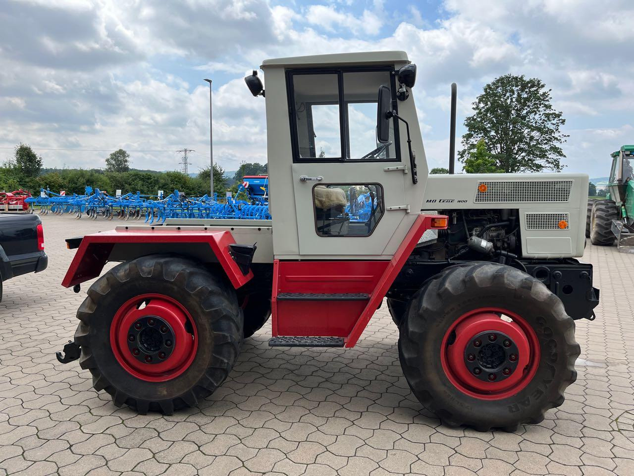 Mercedes-Benz MB trac 800 - Traktor: 2 kép. Mercedes-Benz MB trac 800 - Traktor: 2 kép.