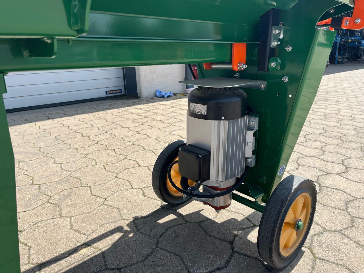 Posch Oscar E5, 5-400V-R-540N-L Turbo - Rönkhasító: 4 kép. Posch Oscar E5, 5-400V-R-540N-L Turbo - Rönkhasító: 4 kép.