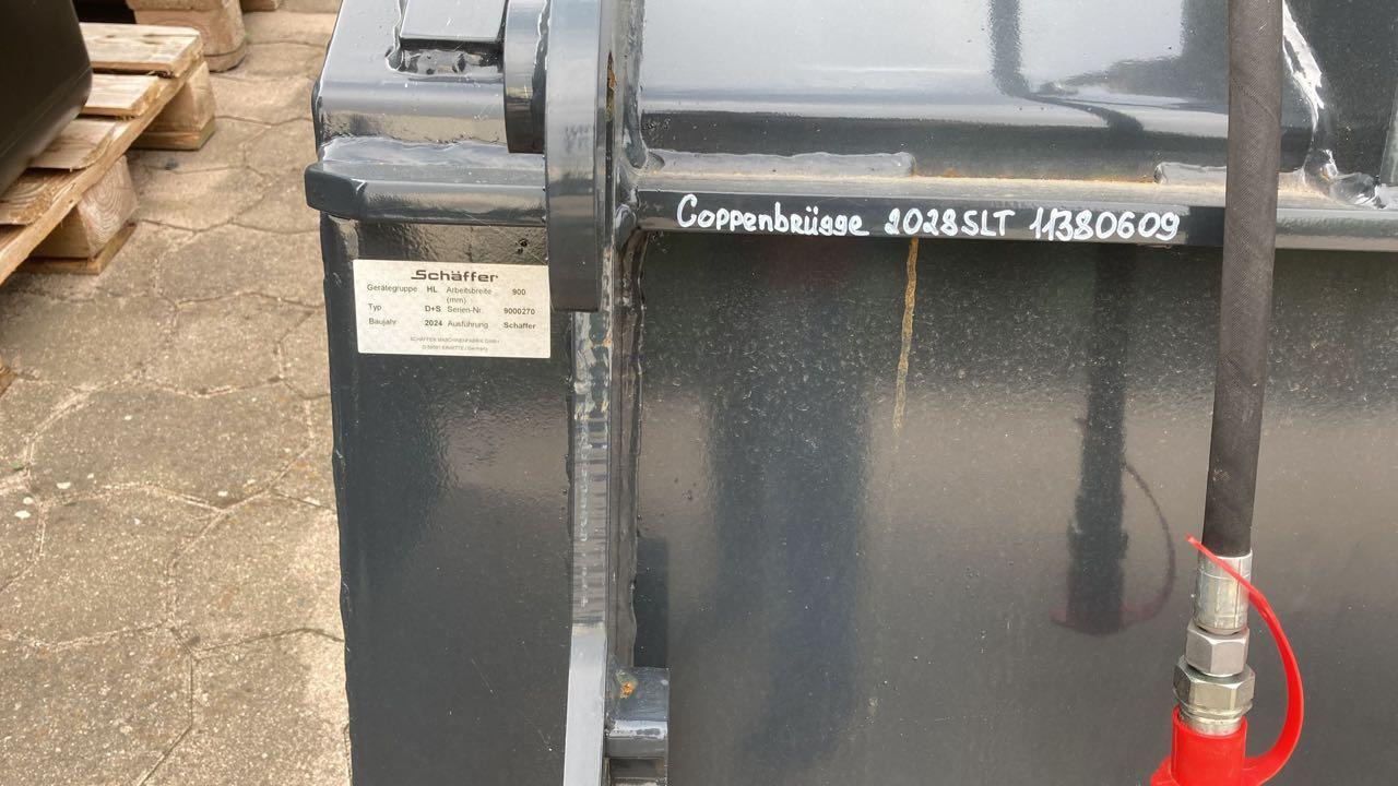 Schäffer Krokodilgebiss - Silózó berendezések: 2 kép. Schäffer Krokodilgebiss - Silózó berendezések: 2 kép.