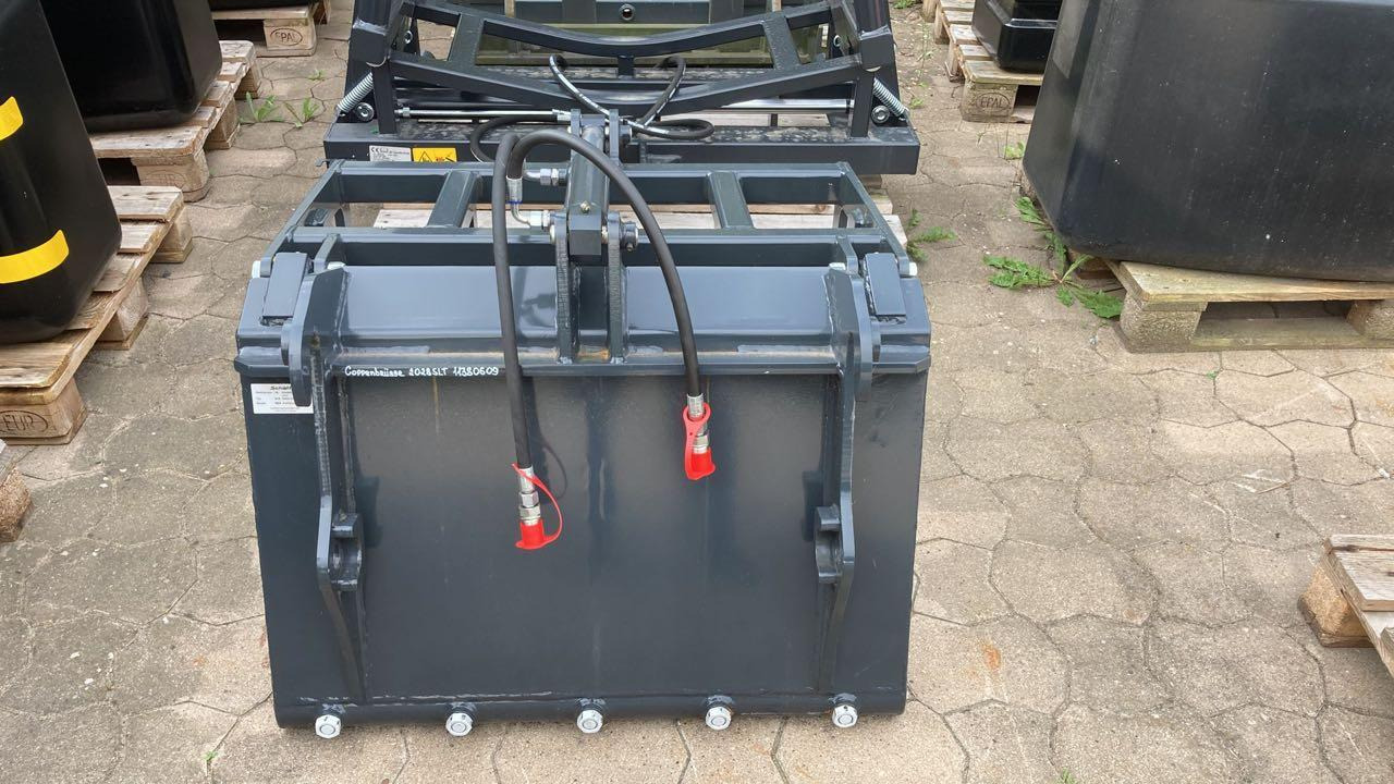 Schäffer Krokodilgebiss - Silózó berendezések: 1 kép. Schäffer Krokodilgebiss - Silózó berendezések: 1 kép.