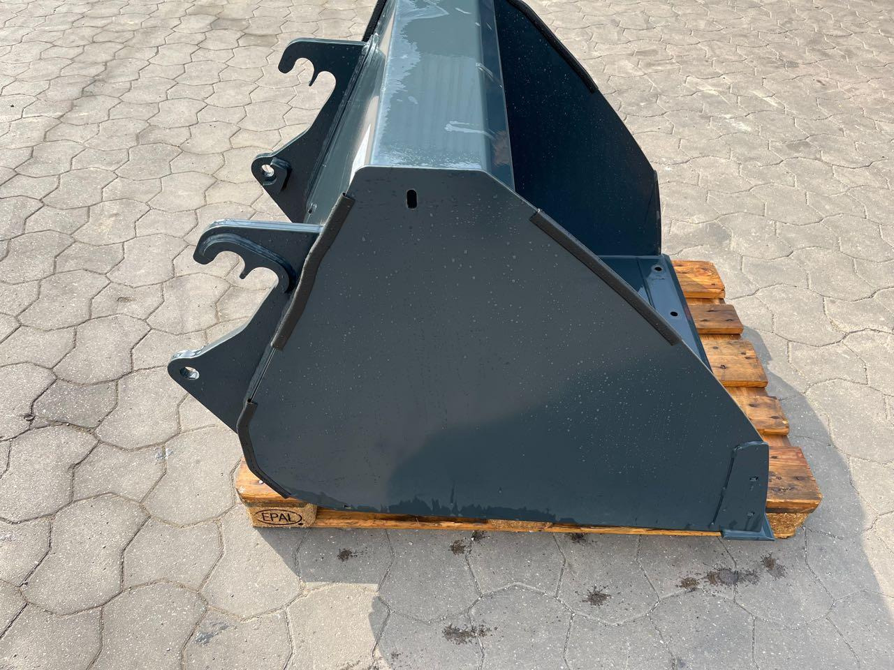 Schäffer Universalschaufel 90 - Rakodókanál: 2 kép. Schäffer Universalschaufel 90 - Rakodókanál: 2 kép.