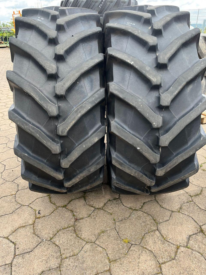 Trelleborg TM 800 - Gumiabroncs: 2 kép. Trelleborg TM 800 - Gumiabroncs: 2 kép.