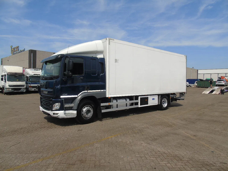 DAF CF 220 + CARRIER + EURO 6 + LIFT - Hűtős teherautó: 2 kép. DAF CF 220 + CARRIER + EURO 6 + LIFT - Hűtős teherautó: 2 kép.