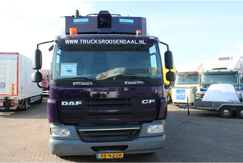 DAF CF 75 .250 + euro 5 + 6X2 - Szemetesautó: 2 kép. DAF CF 75 .250 + euro 5 + 6X2 - Szemetesautó: 2 kép.