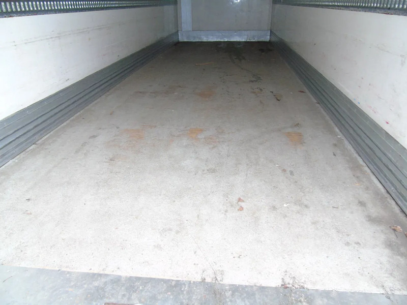 DAF LF 220 + CARRIER SUPRA 850 + 16T + EURO 6 - Hűtős teherautó: 5 kép. DAF LF 220 + CARRIER SUPRA 850 + 16T + EURO 6 - Hűtős teherautó: 5 kép.