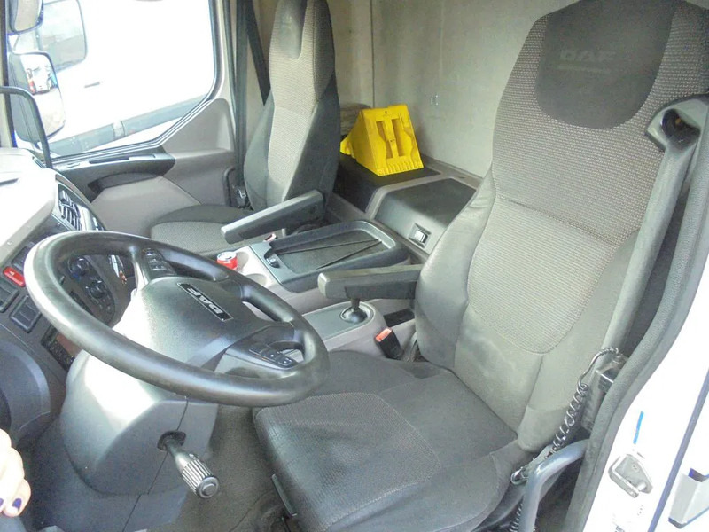DAF LF 220 + Euro 6 + Dhollandia Lift+16 tons + Discounted from 31.950,- - Dobozos felépítményű teherautó: 4 kép. DAF LF 220 + Euro 6 + Dhollandia Lift+16 tons + Discounted from 31.950,- - Dobozos felépítményű teherautó: 4 kép.