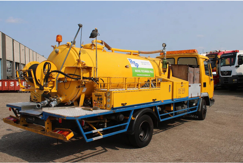 DAF LF 45.130 + RON 4.000LITER - Szippantós autó: 5 kép. DAF LF 45.130 + RON 4.000LITER - Szippantós autó: 5 kép.