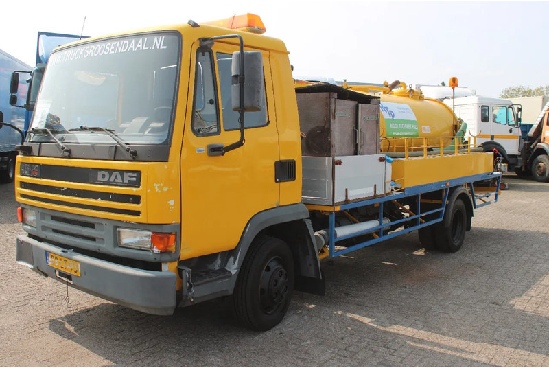 DAF LF 45.130 + RON 4.000LITER - Szippantós autó: 2 kép. DAF LF 45.130 + RON 4.000LITER - Szippantós autó: 2 kép.