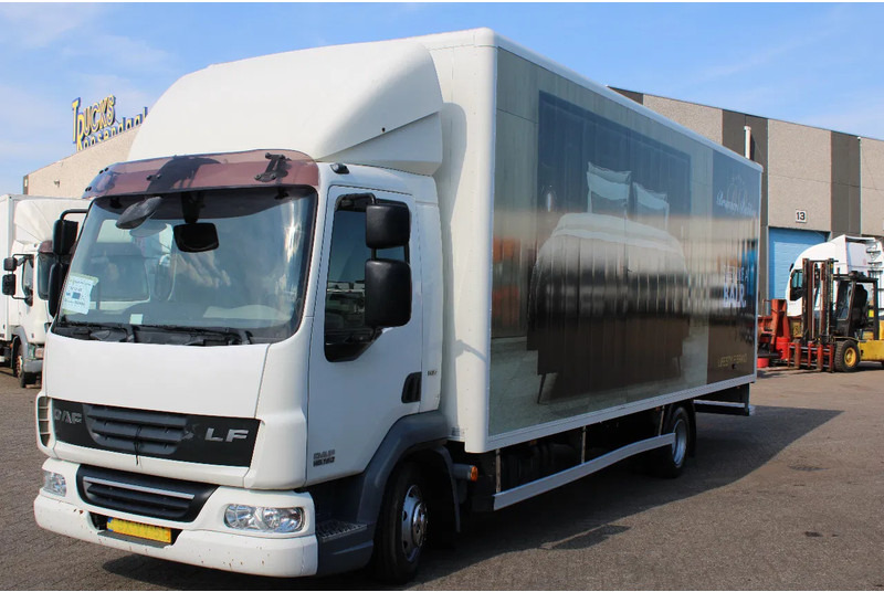 DAF LF 45 .160 + EURO 5 + 7.5T - Dobozos felépítményű teherautó: 2 kép. DAF LF 45 .160 + EURO 5 + 7.5T - Dobozos felépítményű teherautó: 2 kép.