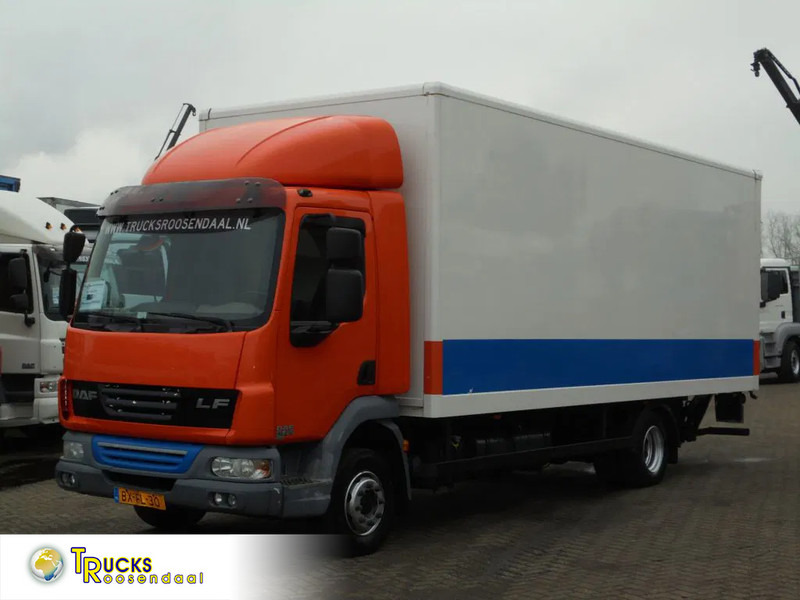 DAF LF 45 210 + 12T + Euro 5 + Dhollandia Lift - Dobozos felépítményű teherautó: 1 kép. DAF LF 45 210 + 12T + Euro 5 + Dhollandia Lift - Dobozos felépítményű teherautó: 1 kép.