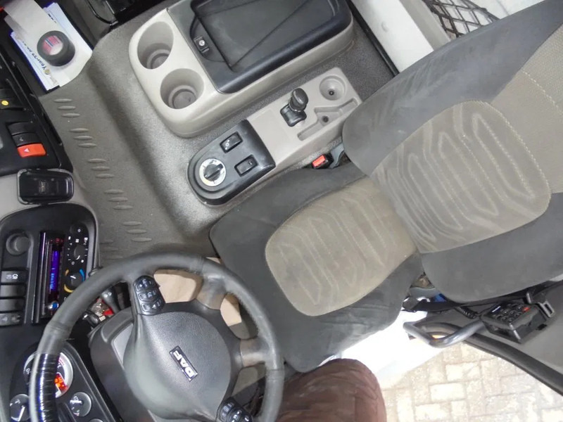 DAF LF 45 210 + 12T + Euro 5 + Dhollandia Lift - Dobozos felépítményű teherautó: 5 kép. DAF LF 45 210 + 12T + Euro 5 + Dhollandia Lift - Dobozos felépítményű teherautó: 5 kép.