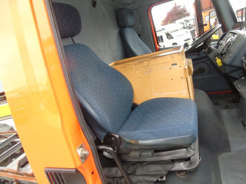 Alvaz teherautó DAF LF 55.160 + EURO 2 + MANUAL + 12T: 7 kép. Alvaz teherautó DAF LF 55.160 + EURO 2 + MANUAL + 12T: 7 kép.