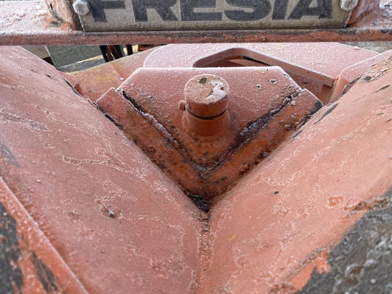 Hóeke Fresia + Snow shovel: 6 kép. Hóeke Fresia + Snow shovel: 6 kép.