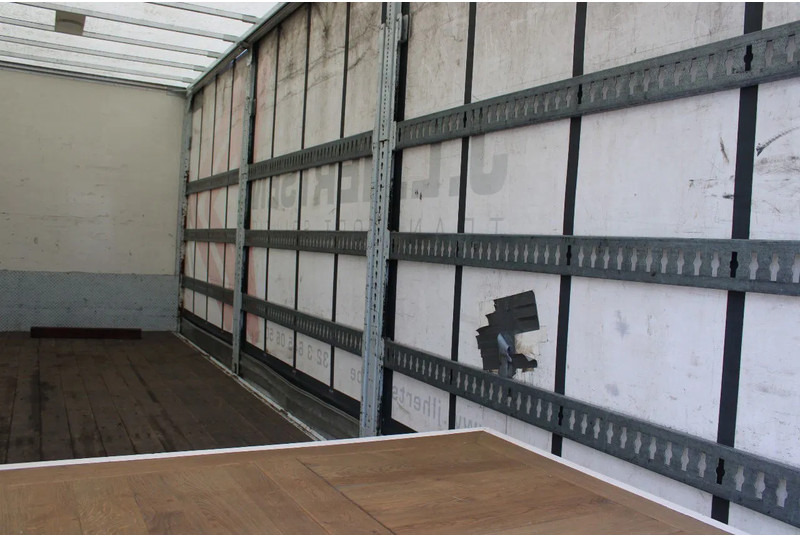 Iveco Eurocargo 120E21 + euro 6 + lift + closed/curtain - Ponyvás teherautó: 5 kép. Iveco Eurocargo 120E21 + euro 6 + lift + closed/curtain - Ponyvás teherautó: 5 kép.