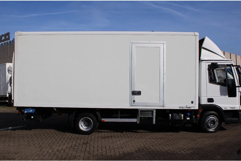 Iveco Eurocargo 75E21 + euro 6 + manual + 7.5t - Dobozos felépítményű teherautó: 5 kép. Iveco Eurocargo 75E21 + euro 6 + manual + 7.5t - Dobozos felépítményű teherautó: 5 kép.
