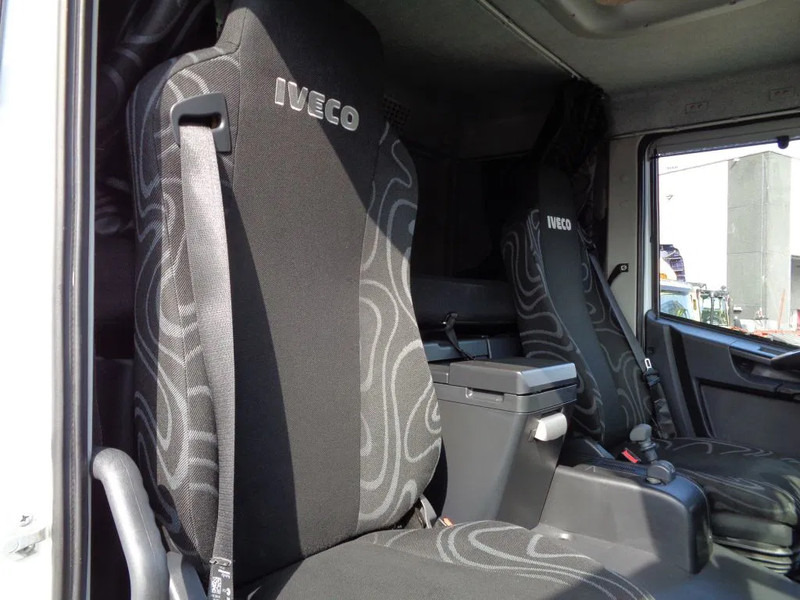 Iveco Eurocargo 80EL21 Manual + Euro 6 + Dhollandia Lift - Ponyvás teherautó: 5 kép. Iveco Eurocargo 80EL21 Manual + Euro 6 + Dhollandia Lift - Ponyvás teherautó: 5 kép.