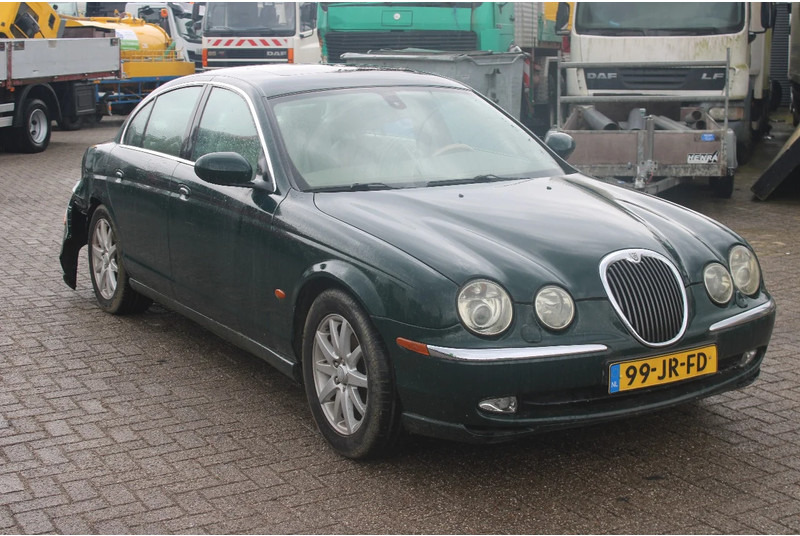 Jaguar S-TYPE 3.0 V6 EXECUTIVE +EURO 3 - Szedán: 3 kép. Jaguar S-TYPE 3.0 V6 EXECUTIVE +EURO 3 - Szedán: 3 kép.