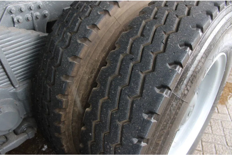 Billenőplatós teherautó MAN 50 .414 + 8X4 + SPRING SPRING + MANUAL: 18 kép.