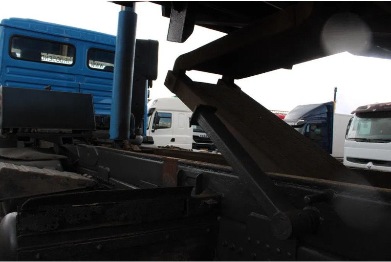 Billenőplatós teherautó MAN 50 .414 + 8X4 + SPRING SPRING + MANUAL: 16 kép.