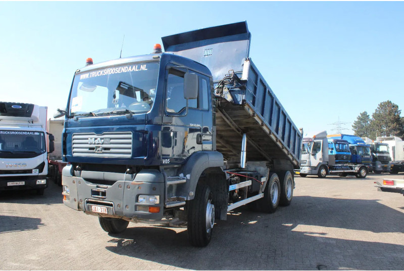 MAN TGA 33.360 + 6X6 + MANUAL - Billenőplatós teherautó: 2 kép. MAN TGA 33.360 + 6X6 + MANUAL - Billenőplatós teherautó: 2 kép.