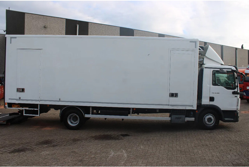 MAN TGL reserved 12.180 + EURO 6 + 12T - Dobozos felépítményű teherautó: 4 kép. MAN TGL reserved 12.180 + EURO 6 + 12T - Dobozos felépítményű teherautó: 4 kép.