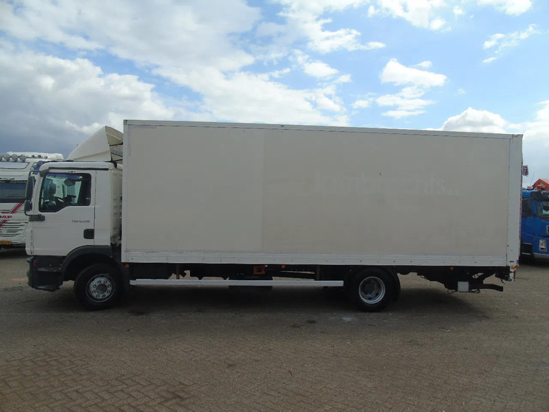 MAN TGM 15.250 + MANUAL + EURO 5 + LIFT - Dobozos felépítményű teherautó: 2 kép. MAN TGM 15.250 + MANUAL + EURO 5 + LIFT - Dobozos felépítményű teherautó: 2 kép.