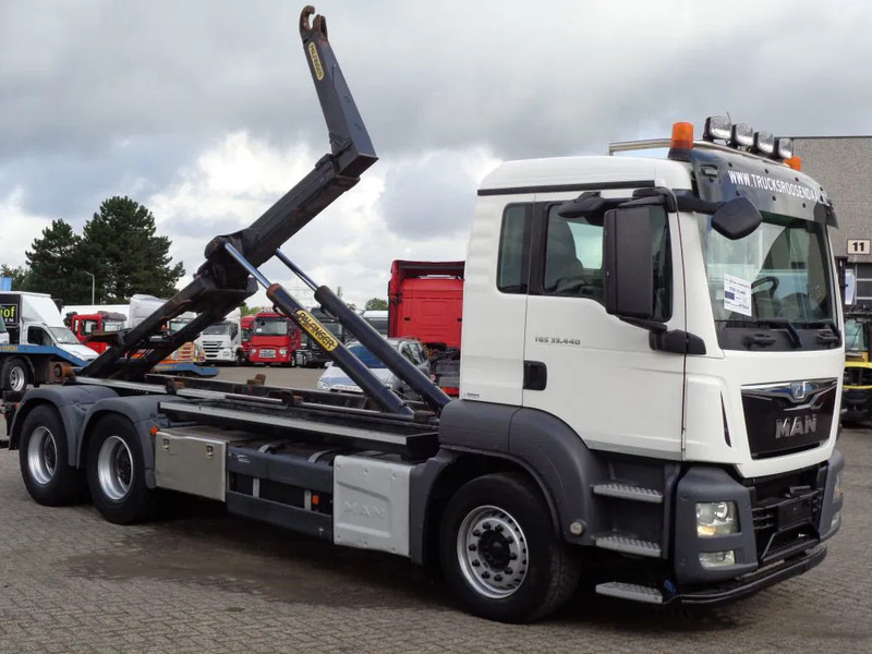MAN TGS 33.440 + Manual + Hook system + Euro 6 + 6X4 + Discounted from 69.500,- - Horgos rakodó teherautó: 3 kép. MAN TGS 33.440 + Manual + Hook system + Euro 6 + 6X4 + Discounted from 69.500,- - Horgos rakodó teherautó: 3 kép.