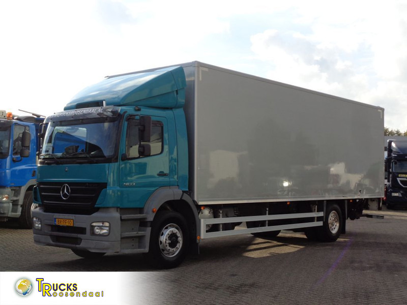 Mercedes-Benz AXOR 1823 + Dhollandia Lift - Dobozos felépítményű teherautó: 1 kép. Mercedes-Benz AXOR 1823 + Dhollandia Lift - Dobozos felépítményű teherautó: 1 kép.