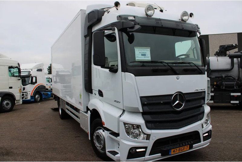 Mercedes-Benz Actros 1927 + EURO 6 + LIFT - Dobozos felépítményű teherautó: 3 kép. Mercedes-Benz Actros 1927 + EURO 6 + LIFT - Dobozos felépítményű teherautó: 3 kép.