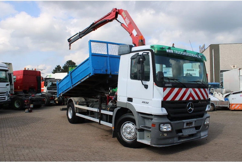 Mercedes-Benz Actros 2032 + HMF 1460 + Tipper + Steel Steel - Billenőplatós teherautó: 2 kép. Mercedes-Benz Actros 2032 + HMF 1460 + Tipper + Steel Steel - Billenőplatós teherautó: 2 kép.