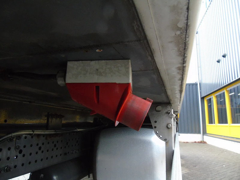 Mercedes-Benz Antos 1924 + EURO 6 + LIFT + KONVEKTA ELECTRIC SOLAR - Hűtős teherautó: 4 kép. Mercedes-Benz Antos 1924 + EURO 6 + LIFT + KONVEKTA ELECTRIC SOLAR - Hűtős teherautó: 4 kép.