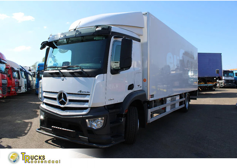 Mercedes-Benz Antos 1924 + THERMO KING 1200 + LIFT + EURO 6 - Hűtős teherautó: 1 kép. Mercedes-Benz Antos 1924 + THERMO KING 1200 + LIFT + EURO 6 - Hűtős teherautó: 1 kép.
