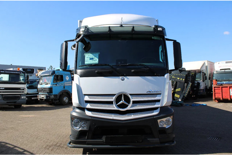 Mercedes-Benz Antos 1924 + THERMO KING 1200 + LIFT + EURO 6 - Hűtős teherautó: 4 kép. Mercedes-Benz Antos 1924 + THERMO KING 1200 + LIFT + EURO 6 - Hűtős teherautó: 4 kép.