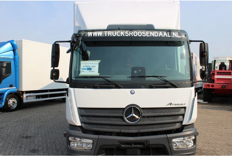 Mercedes-Benz Atego 1221 + EURO 6 + LIFT + 12t - Dobozos felépítményű teherautó: 2 kép. Mercedes-Benz Atego 1221 + EURO 6 + LIFT + 12t - Dobozos felépítményű teherautó: 2 kép.