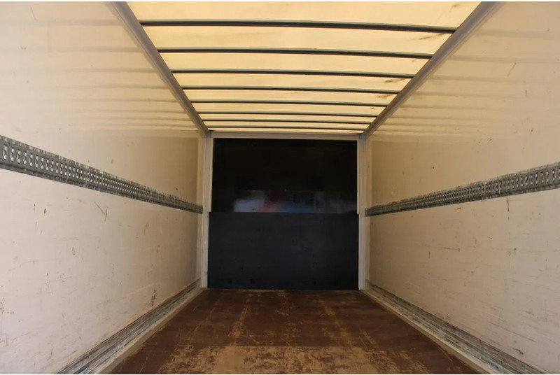 Mercedes-Benz Atego 1221 + EURO 6 + LIFT + 12t - Dobozos felépítményű teherautó: 5 kép. Mercedes-Benz Atego 1221 + EURO 6 + LIFT + 12t - Dobozos felépítményű teherautó: 5 kép.