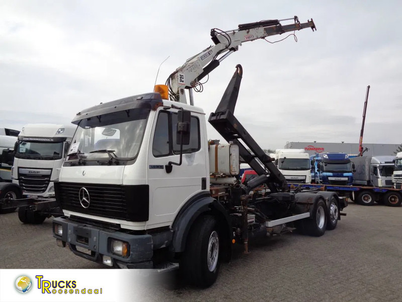 Mercedes-Benz SK 2433 + Semi-Auto + PTO + Serie 14 Crane + 3 pedals - Darus autó: 1 kép. Mercedes-Benz SK 2433 + Semi-Auto + PTO + Serie 14 Crane + 3 pedals - Darus autó: 1 kép.
