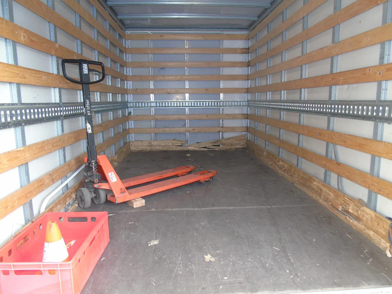 Mercedes-Benz Sprinter 314 + lift - Dobozos kisteherautó: 4 kép. Mercedes-Benz Sprinter 314 + lift - Dobozos kisteherautó: 4 kép.