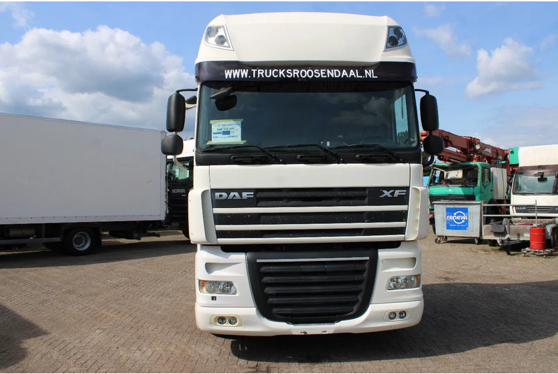 DAF XF 105.460 + EURO 5 + - Nyergesvontató: 2 kép. DAF XF 105.460 + EURO 5 + - Nyergesvontató: 2 kép.