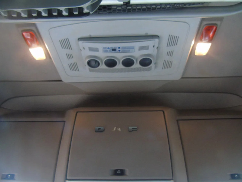 Nyergesvontató DAF XF 460 + EURO 6 + SSC: 12 kép. Nyergesvontató DAF XF 460 + EURO 6 + SSC: 12 kép.